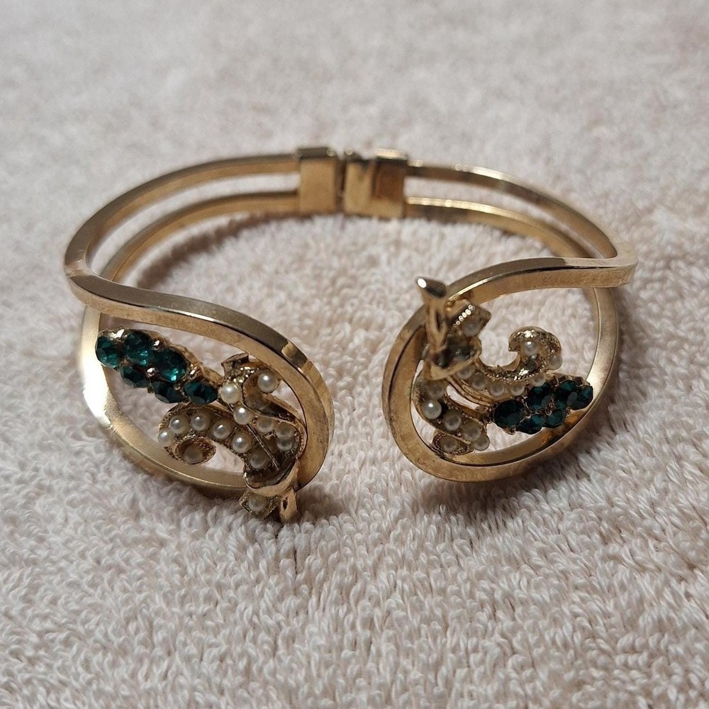 Vintage cuff bracelet earrings green rhinestones and faux pearls in gold tone